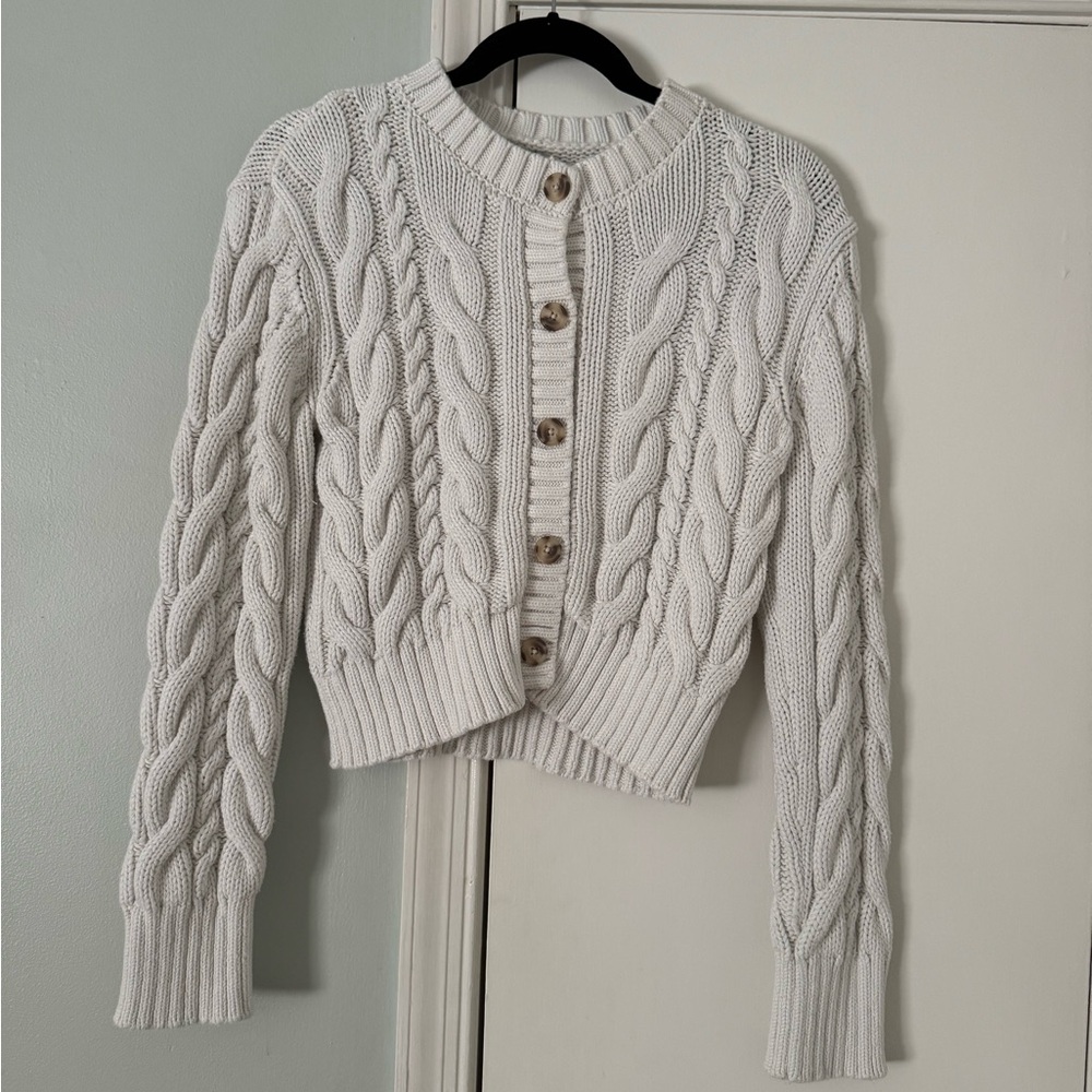 Abercrombie & Fitch Women’s Cable Knit Crop Sweater size M